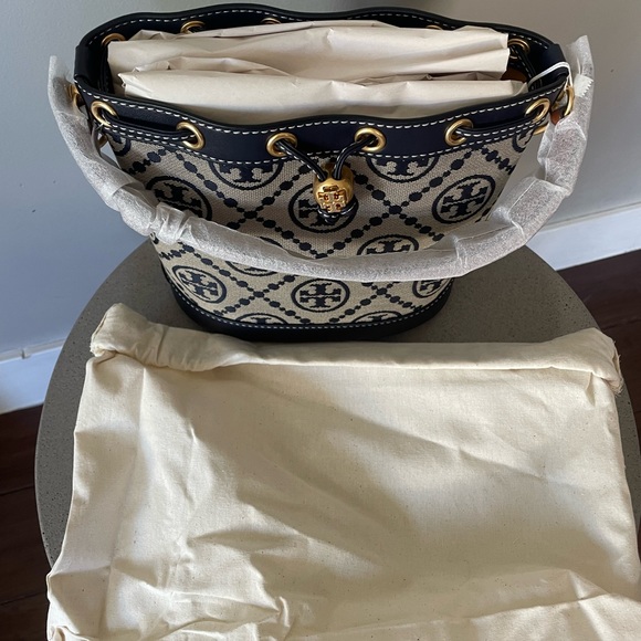 NWT - Tory Burch T Monogram Bucket Bag - Picture 7 of 9